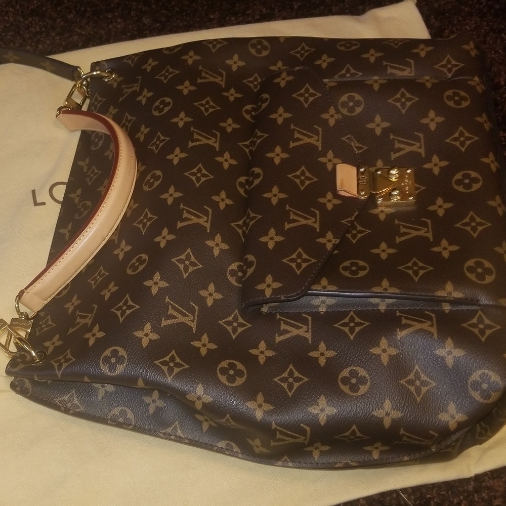 *SOLD* LOUIS VUITTON MONOGRAM METIS HOBO - Picture 3 of 8